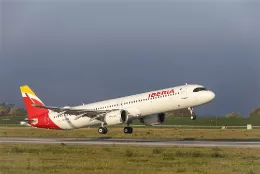 Airbus A321XLR de Iberia durante el despegue. Foto: Iberia