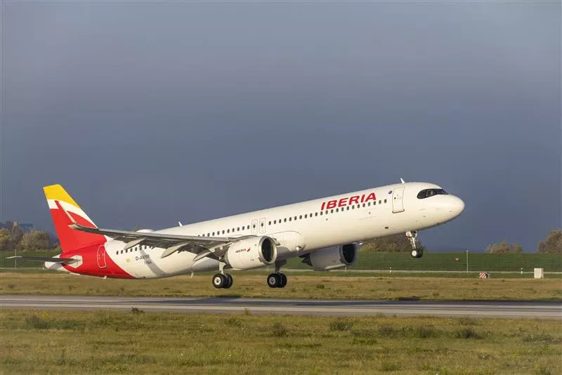 Airbus A321XLR de Iberia durante el despegue. Foto: Iberia