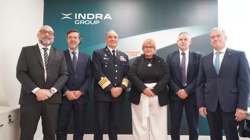 Foto de autoridades en la inauguración de Indra en Uruguay del centro estratégico para sistemas de defensa y tráfico aéreo. Foto: Indra Foto de autoridades en la inauguración de Indra en Uruguay del centro estratégico para sistemas de defensa y tráfico aéreo. Foto: Indra