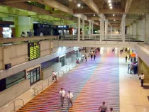 Interior del Aeropuerto Internacional Sim�n Bol�var de Maiquet�a.