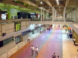 Interior del Aeropuerto Internacional Sim�n Bol�var de Maiquet�a.
