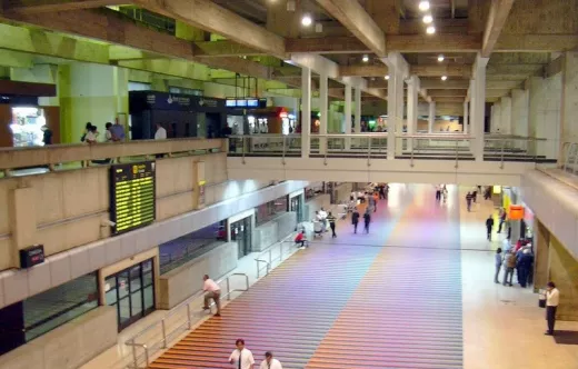 Interior del Aeropuerto Internacional Sim�n Bol�var de Maiquet�a.
