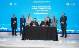 Instante de la firma delo MoU entre el COPAC y la OACI.