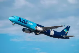Airbus A321P2F de Azul Cargo en vuelo.