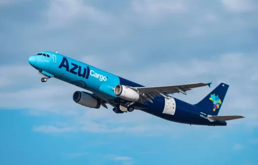 Airbus A321P2F de Azul Cargo en vuelo.