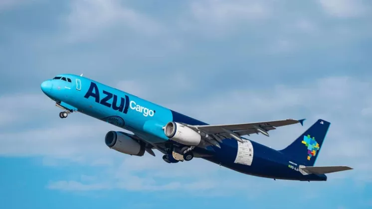 Airbus A321P2F de Azul Cargo en vuelo.