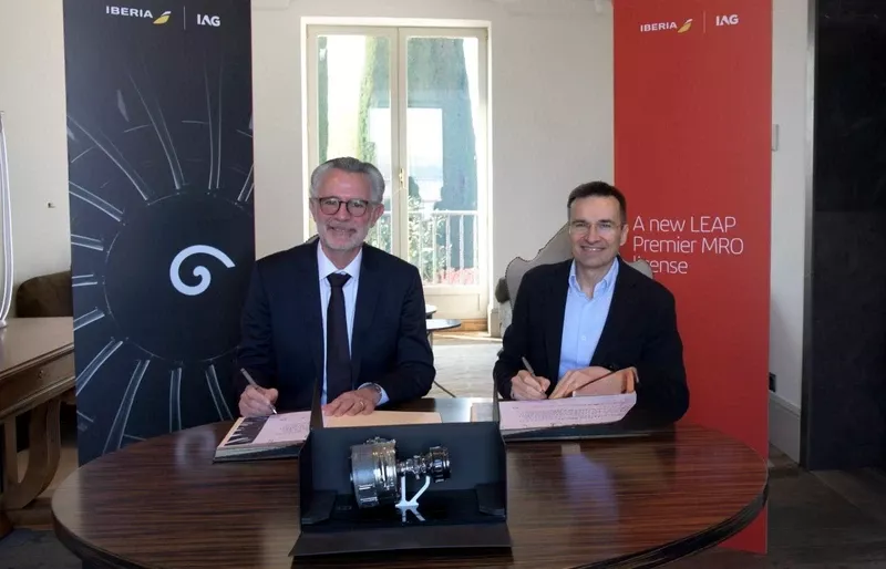 Momento de la firma del acuerdo de Iberia y CFM International. Foto: Iberia