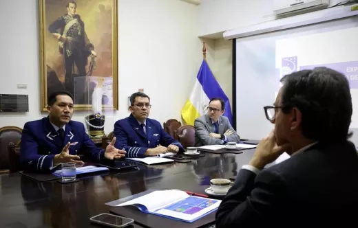 Encuentro entre el Ministerio de Defensa y el Director General de Aeron�utica Civil (DGAC).