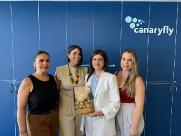 Foto de grupo de la presentaci�n de la revista Fly Magazine de Canaryflay. Foto: Canaryflay