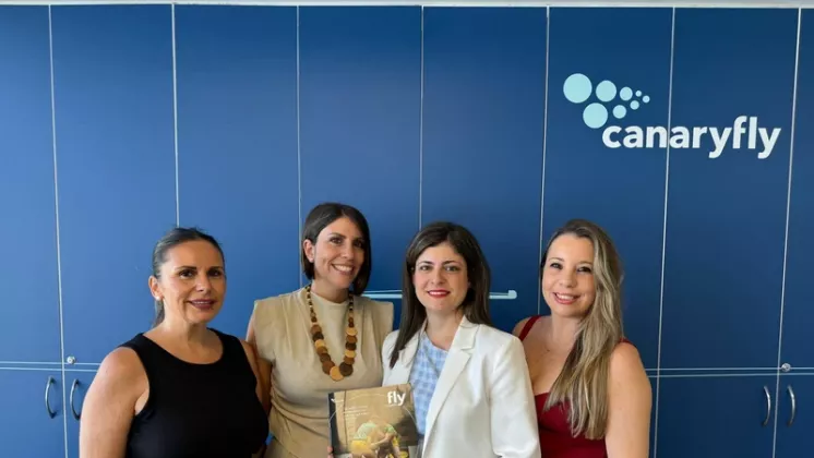 Foto de grupo de la presentaci�n de la revista Fly Magazine de Canaryflay. Foto: Canaryflay