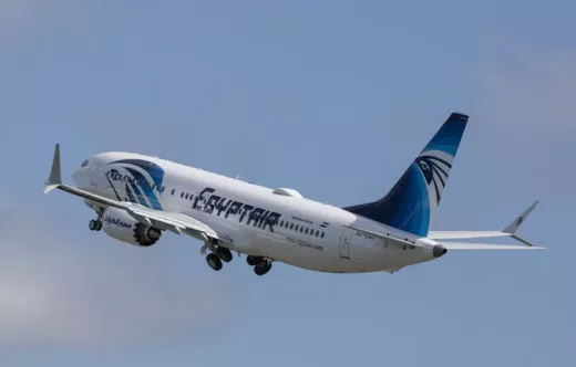 Boeing 737 MAX de EgyptAir en vuelo.