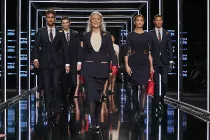 Uniformes creados para Iberia por Teresa Helbig presentados en 2020.