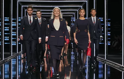Uniformes creados para Iberia por Teresa Helbig presentados en 2020.