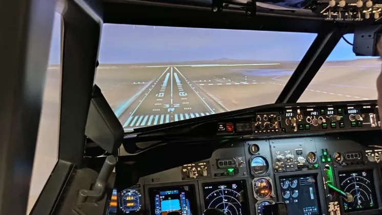 Simulador de Boeing 737 en proceso de certificaci�n, dise�ado y fabricado por Lasa Dynamics y equipado con el nuevo sistema de iluminaci�n.
