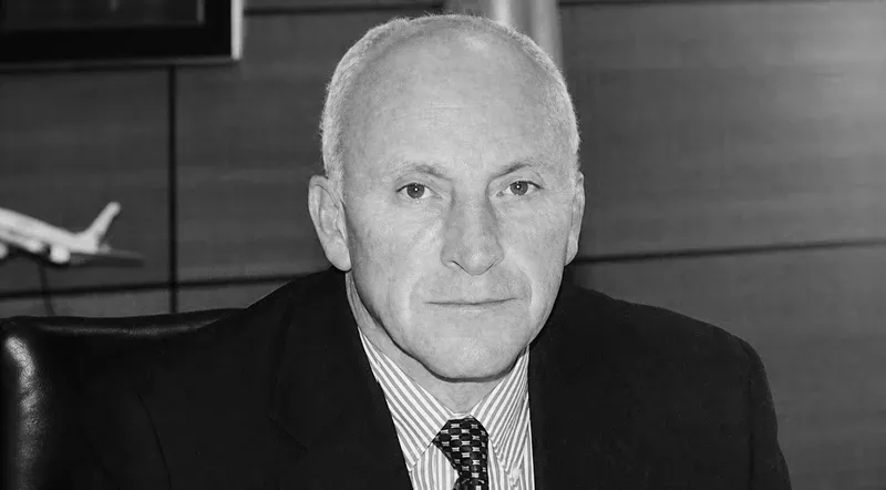 Fernando Pi�a Saiz.