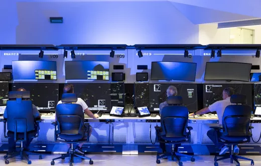 Posiciones de aproximaci�n en el Centro de Control de ENAIRE en Canarias. Foto: Enaire