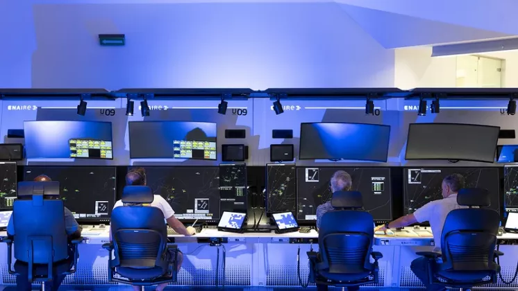 Posiciones de aproximaci�n en el Centro de Control de ENAIRE en Canarias. Foto: Enaire