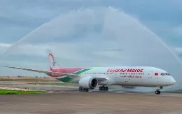 Avi�n de Royal Air Maroc en pista.