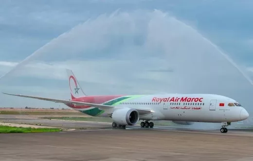 Avi�n de Royal Air Maroc en pista.