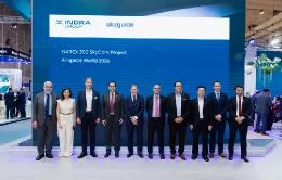 Foto de grupo tras el acuerdo de Indra y el proveedor de servicios de navegación aérea suizo Skyguide. Foto: Indra Group