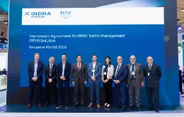 Foto de grupo de los equipos de NAV CANADA e Indra Group tras el acuerdo alcanzado entre ambas compañías en Airspace World 2026. Foto: Indra