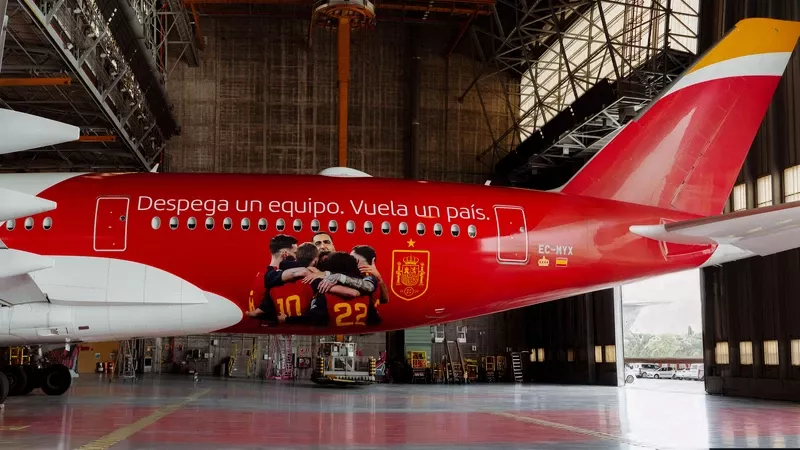 Airbus A350 Next que trasladar� a la Selecci�n Espa�ola de F�tbol al Mundial 2026 vinilado para la Selecci�n Espa�ola de F�tbol. Foto: Iberia