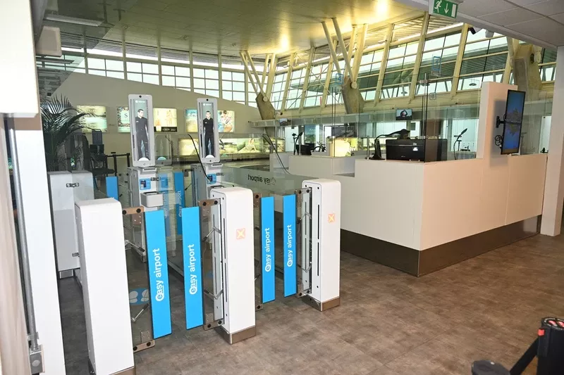 Pasarelas biométricas del Aeropuerto de Punta del Este. Pasarelas biométricas del Aeropuerto de Punta del Este.