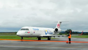 Aeronave de Paranair en pista.