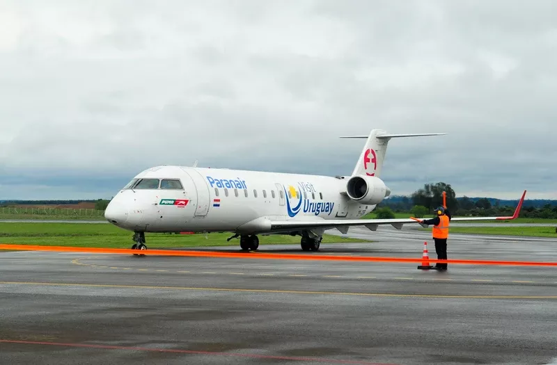 Aeronave de Paranair en pista.