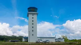 El Instituto Dominicano de Aviaci�n Civil entreg� una moderna torre de control y un nuevo sistema de balizamiento en la Base A�rea de San Isidro, en Rep�blica Dominicana.