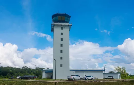 El Instituto Dominicano de Aviaci�n Civil entreg� una moderna torre de control y un nuevo sistema de balizamiento en la Base A�rea de San Isidro, en Rep�blica Dominicana.