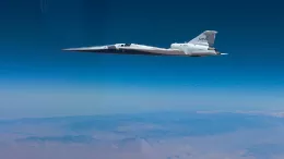 Avi�n experimental X-59 de la NASA en vuelo. Foto: NASA