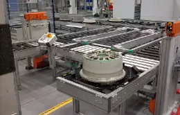 Sistema automatizado de transporte de componentes de ruedas y frenos de avión creado por MiniTec para Lufthansa Technik.