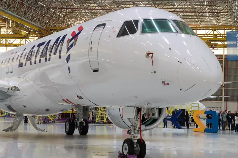 Primer Embraer E195-E2 de LAATAM Brasil. Foto: Embraer Primer Embraer E195-E2 de LAATAM Brasil. Foto: Embraer
