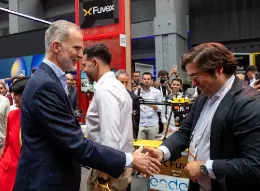 En el marco del South Summit 2026, Antonio L�pez-L�zaro, fundador y consejero delegado de Euroairlines, mantuvo un breve encuentro con el Rey Felipe VI. Foto: Euroairlines