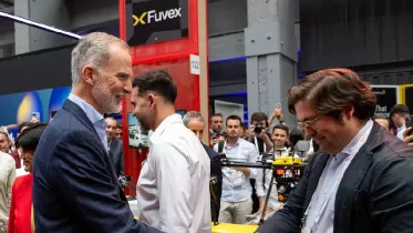 En el marco del South Summit 2026, Antonio L�pez-L�zaro, fundador y consejero delegado de Euroairlines, mantuvo un breve encuentro con el Rey Felipe VI. Foto: Euroairlines
