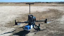 Dron en reposo utilizado por Enaire para la verificación de radioayudas para la navegación aérea. Foto: Enaire