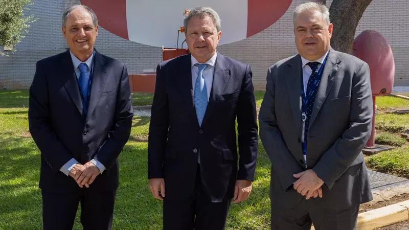 De izquierda a derecha, Enrique Maurer, José Antonio Santano y Óscar Royano. Foto: Enaire De izquierda a derecha, Enrique Maurer, José Antonio Santano y Óscar Royano. Foto: Enaire