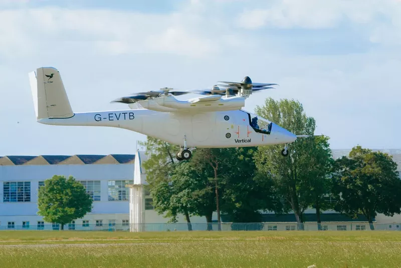 El prototipo final de eVTOL de Vertical Aerospace, Valo, completó su primer vuelo tripulado por el piloto de pruebas verticales Paul Stone, lo que supone un hito hacia la certificación. Foto: Vertical Aerospace El prototipo final de eVTOL de Vertical Aerospace, Valo, completó su primer vuelo tripulado por el piloto de pruebas verticales Paul Stone, lo que supone un hito hacia la certificación. Foto: Vertical Aerospace
