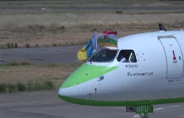Foto 1: Avión de Binter a su llegada a Logroño. Foto: Binter