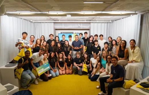 Foto de grupo de alumnos participantes en el programa STEAMing impulsado por Vueling y la Fundaci�n Princesa de Girona.