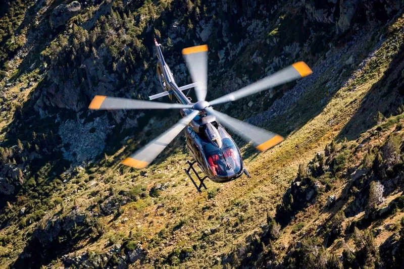 Helicóptero Airbus H145 en vuelo. Foto: Airbus Helicopters Helicóptero Airbus H145 en vuelo. Foto: Airbus Helicopters