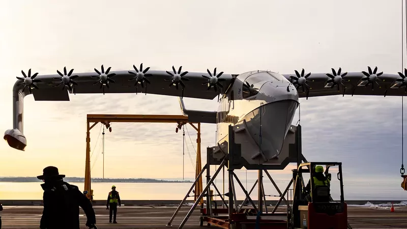 Prototipo a escala real Viceroy Seaglider, una plataforma eléctrica con capacidad para 12 pasajeros. Foto: Regent Prototipo a escala real Viceroy Seaglider, una plataforma eléctrica con capacidad para 12 pasajeros. Foto: Regent