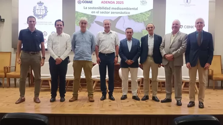 Foto de grupo tras la presentaci�n de la Adenda 2025 de su Informe de sostenibilidad. Foto: COIAE