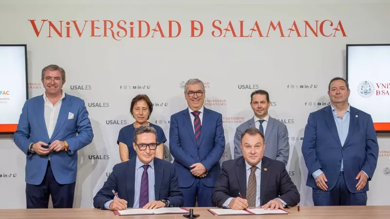 En primer t�rmino, el rector de la USAL, Juan Manuel Corchado (izquierda), y el decano del COPAC, Carlos San Jos� (derecha). En segundo t�rmino (de izquierda a derecha) los miembros del Consejo de Administraci�n de Adventia Isidoro Alan�s, presidente de Global Exchange; Rosario Ar�valo, vicerrectora de Ordenaci�n Acad�mica y Profesorado; Alfredo �vila, secretario general USAL; Gonzalo Mart�n Garc�a, director de Adventia; y Benjam�n Crespo, expresidente de la C�mara de Comercio de Salamanca. Foto: Comunicaci�n USAL