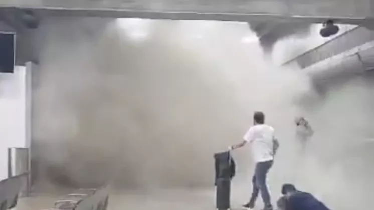 Imagen del Aeropuerto de Maiquet�a durante los terremotos.