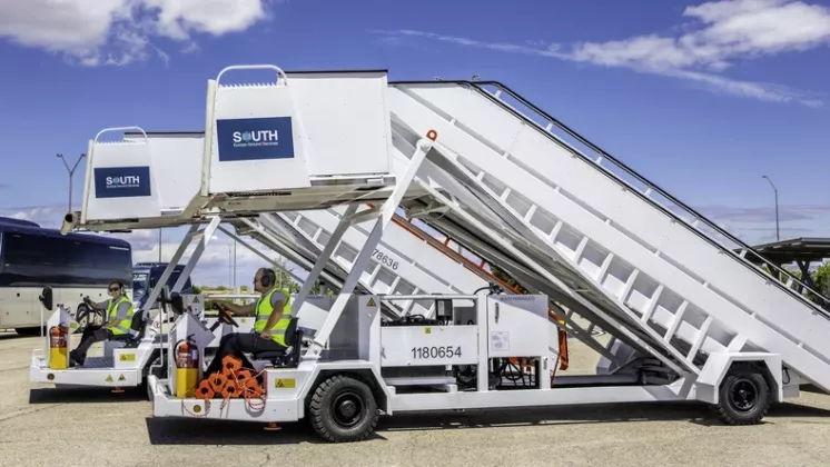 Imagen de archivo de veh�culos de handling de South Europe Ground Services. Foto: South Europe Ground Services