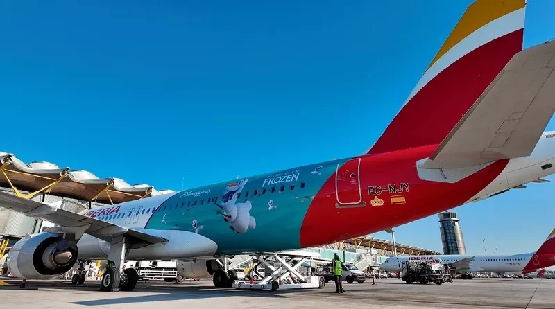 A320neo vinilado con Disney Adventure World. Foto: Iberia