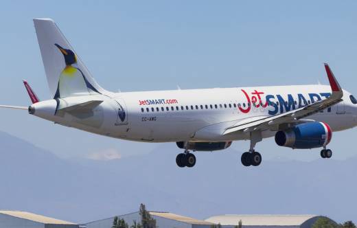 Avi�n de Jetsmart en vuelo.