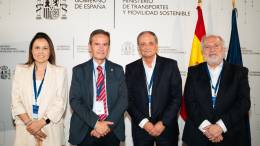 De izq a der Marisol Celemín, directora del Máster UAM, Fernando Gómez, director Máster UPM, Enriquer Maurer, DG ENAIRE y Luis Rubio Andrada, director Máster UAM. Foto: Enaire